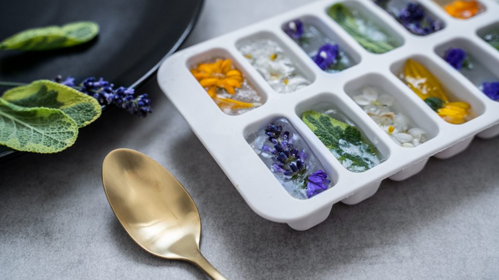 ΔΡΟΣΕΡΑ ΠΟΤΑ ΜΕ ΠΑΓΩΜΕΝΑ ΦΡΟΥΤΑ