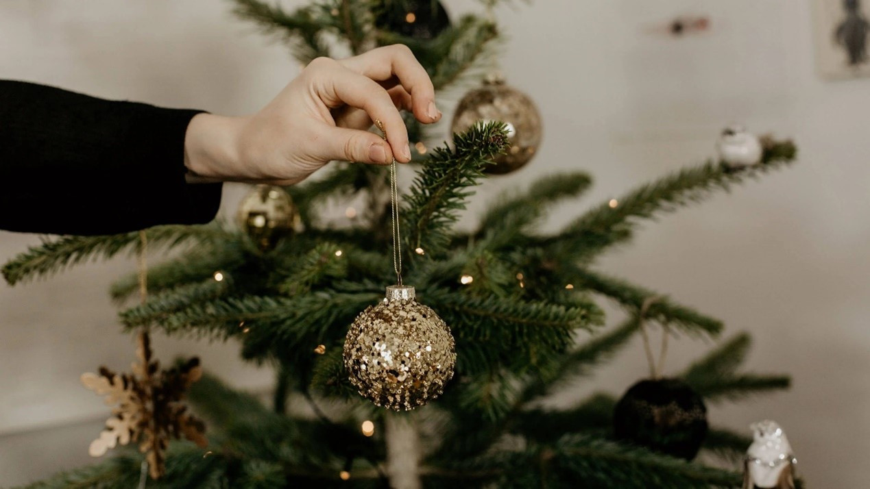 Όμορφες ιδέες διακόσμησης για το χριστουγεννιάτικο δέντρο